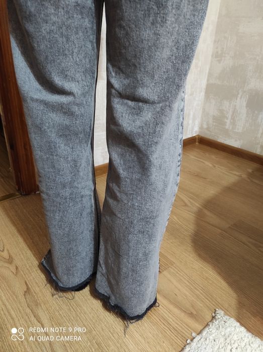 Продам женские джинсы клёш