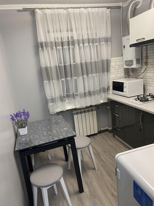 Подобово однокімнатна квартира ,Проспект,Формаркет,готель Буковина