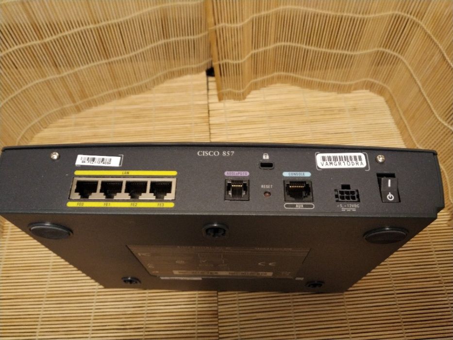 Router Cisco 857