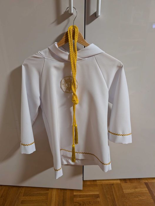 Ubranie z kapturem i przepaską na Komunię Świętą - chłopiec 122-130