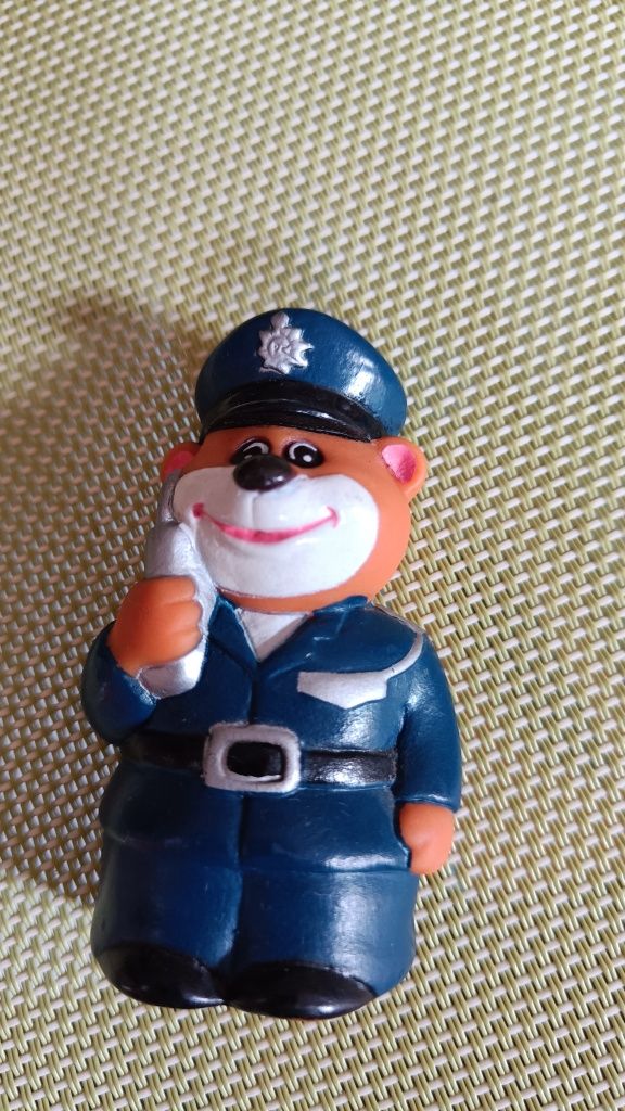 Magnes na lodówkę niedźwiedź policjant
