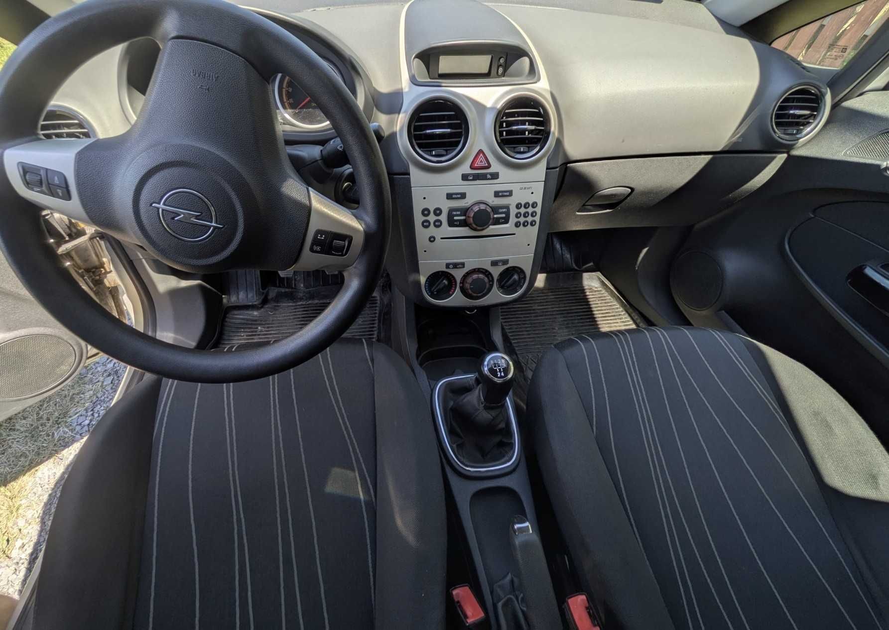Opel Corsa D 1,2 benzyna rok 2007