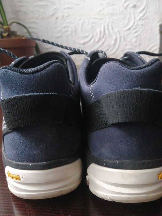 Трекінгові кросівки