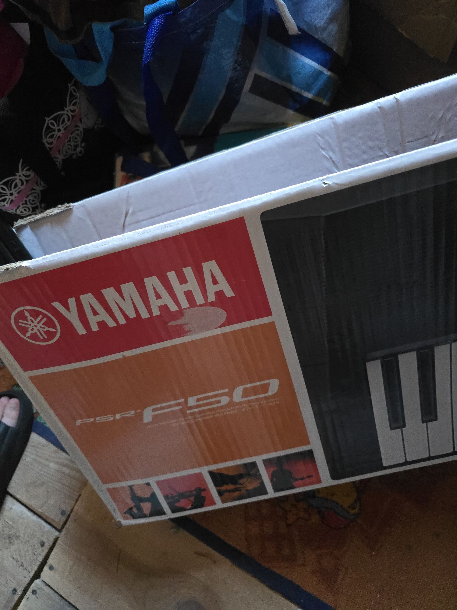 Keyboard yamaha f50 ze stojakiem