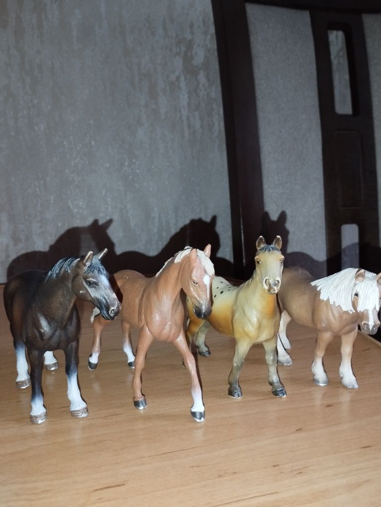 Фигурки лошадей Schleich ( Шляйх) и Breyer (Брейер)