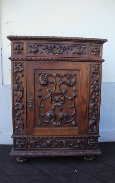 Mesa de abas antiga em madeira entalhada