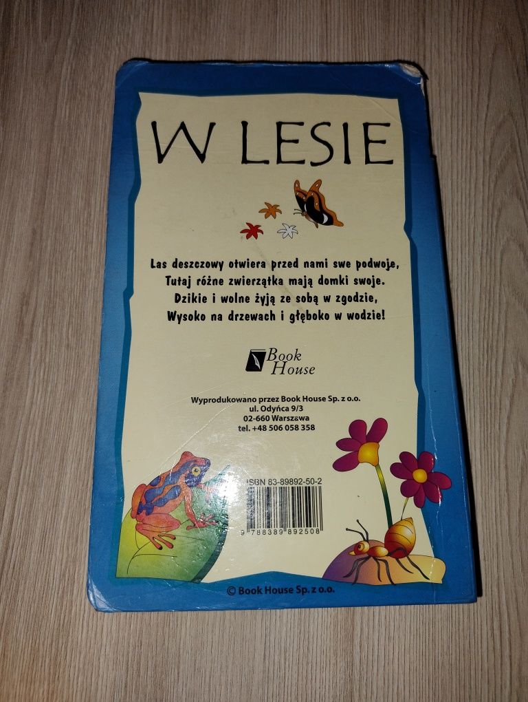 Twarda składana książeczka o zwierzętach w lesie.