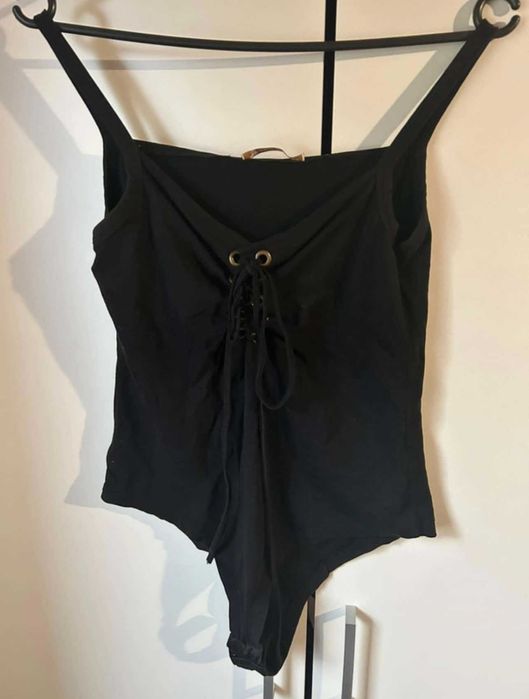 Body czarne wiązane na biuście
