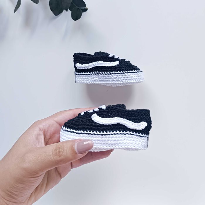 Sapatilhas tipo Vans em crochê