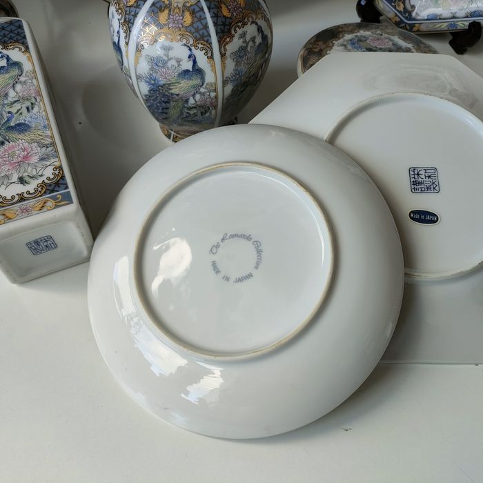 Zestaw wazonów przedmiotów i talerzy ozdobnych, made in Japan,