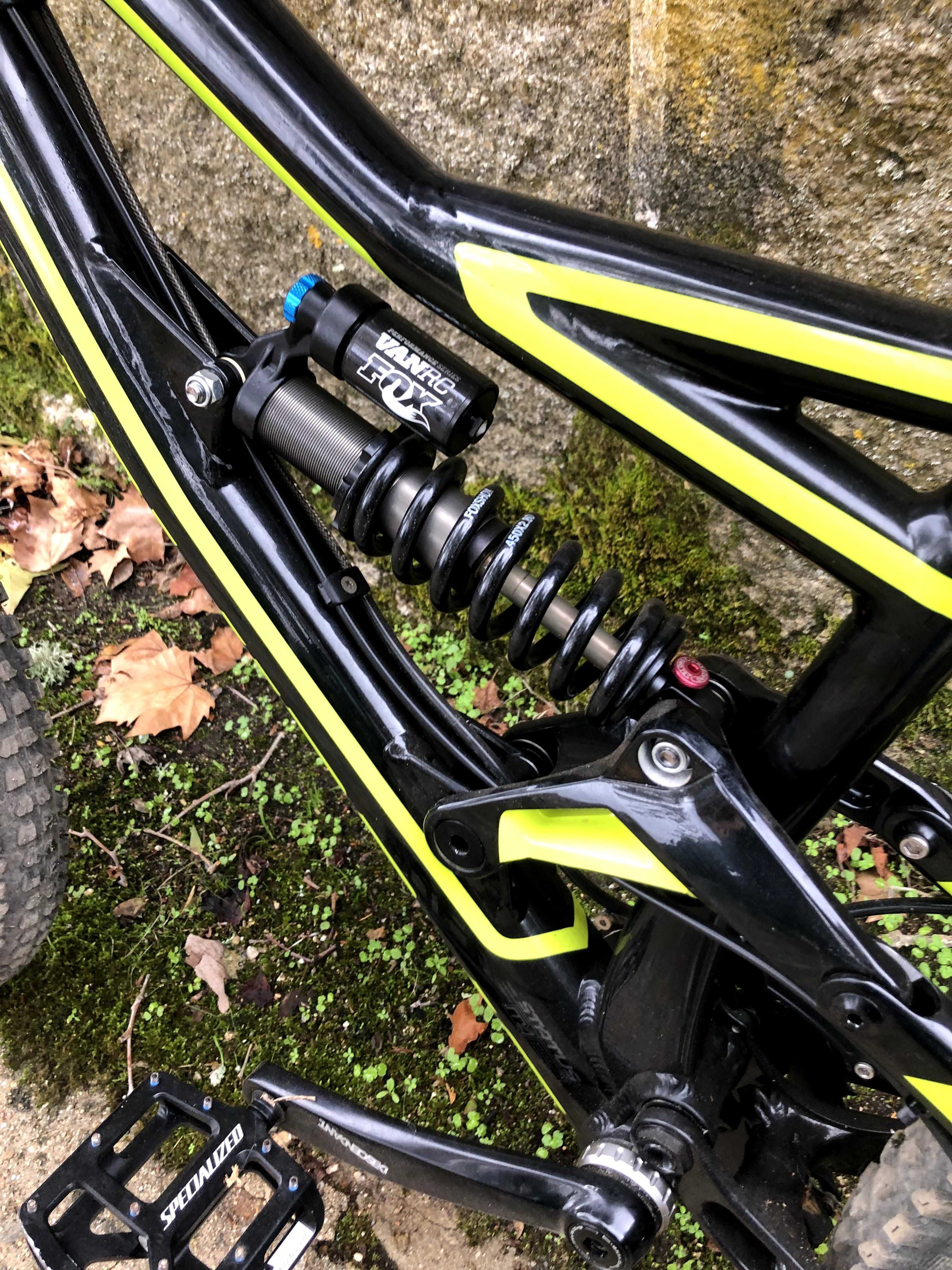 Bicicleta Downhill Spezialized