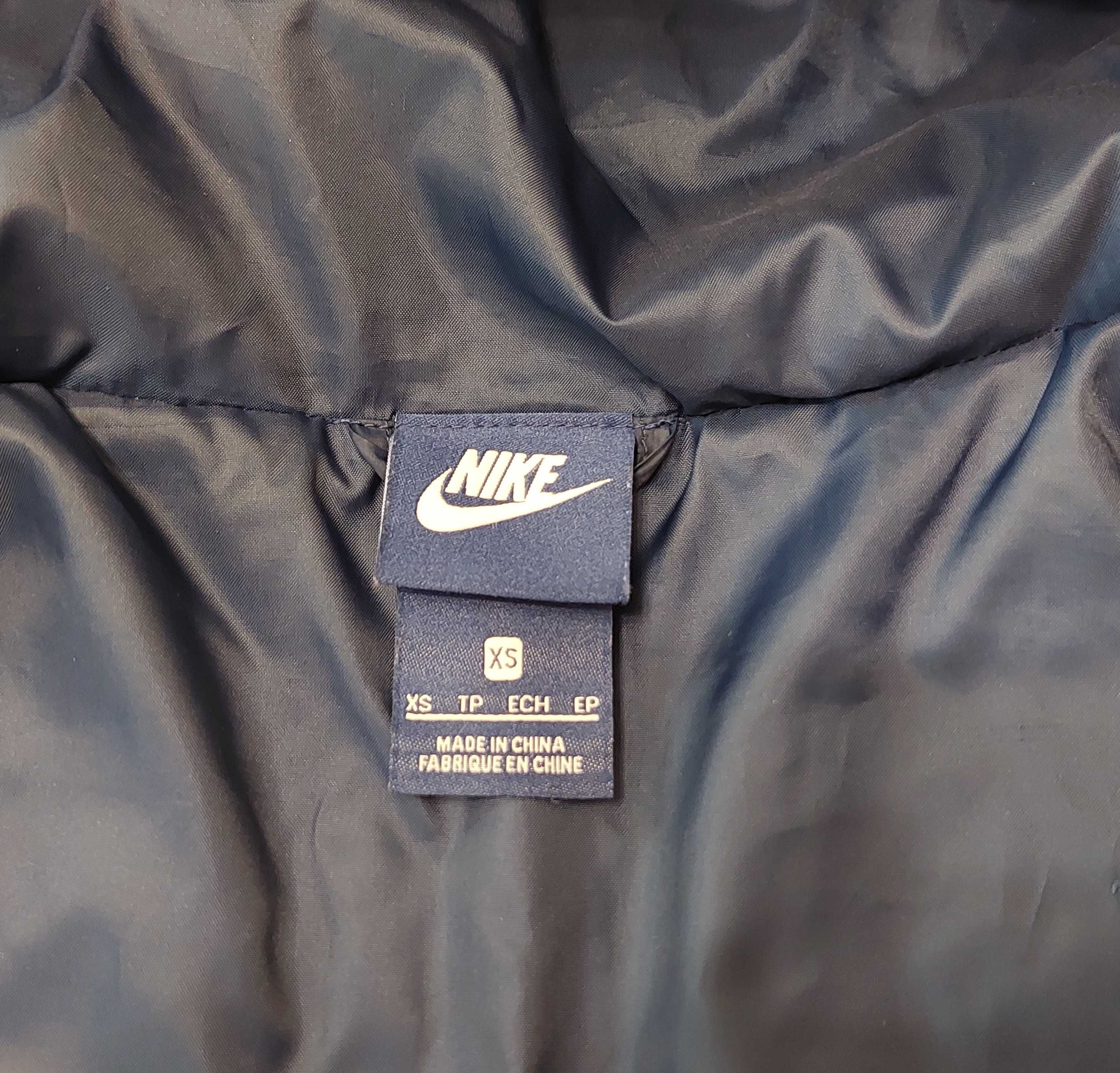 Куртка жіноча Nike, розмір xs