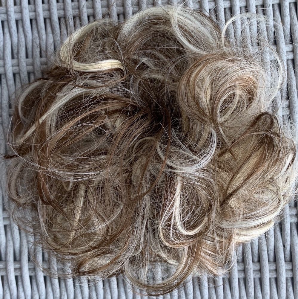 Włosy doczepiane, brąz z blondem / pasemka, kok na gumce ( 264 )