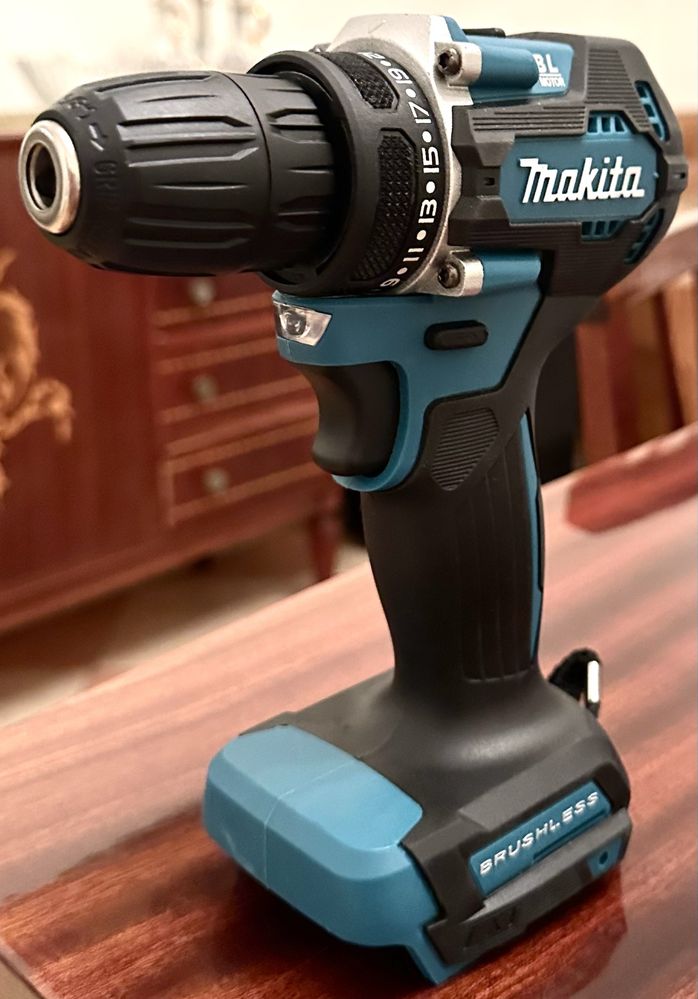 Aparafusadora/Desaparafusadora Makita 18V (Nova/Nunca usada)