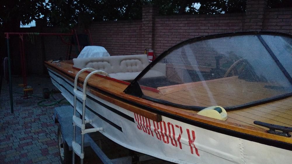 Продам лодку на безе лодки Днепр