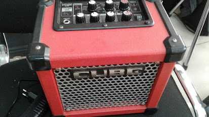 Продам комбик Roland Micro Cube GX. В хорошем состоянии!