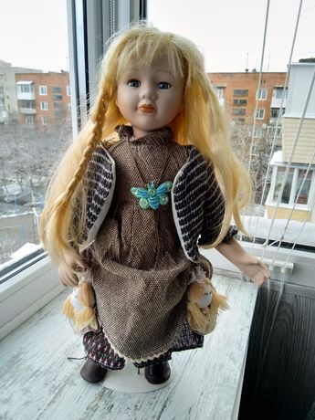Дитяча кукла лялька