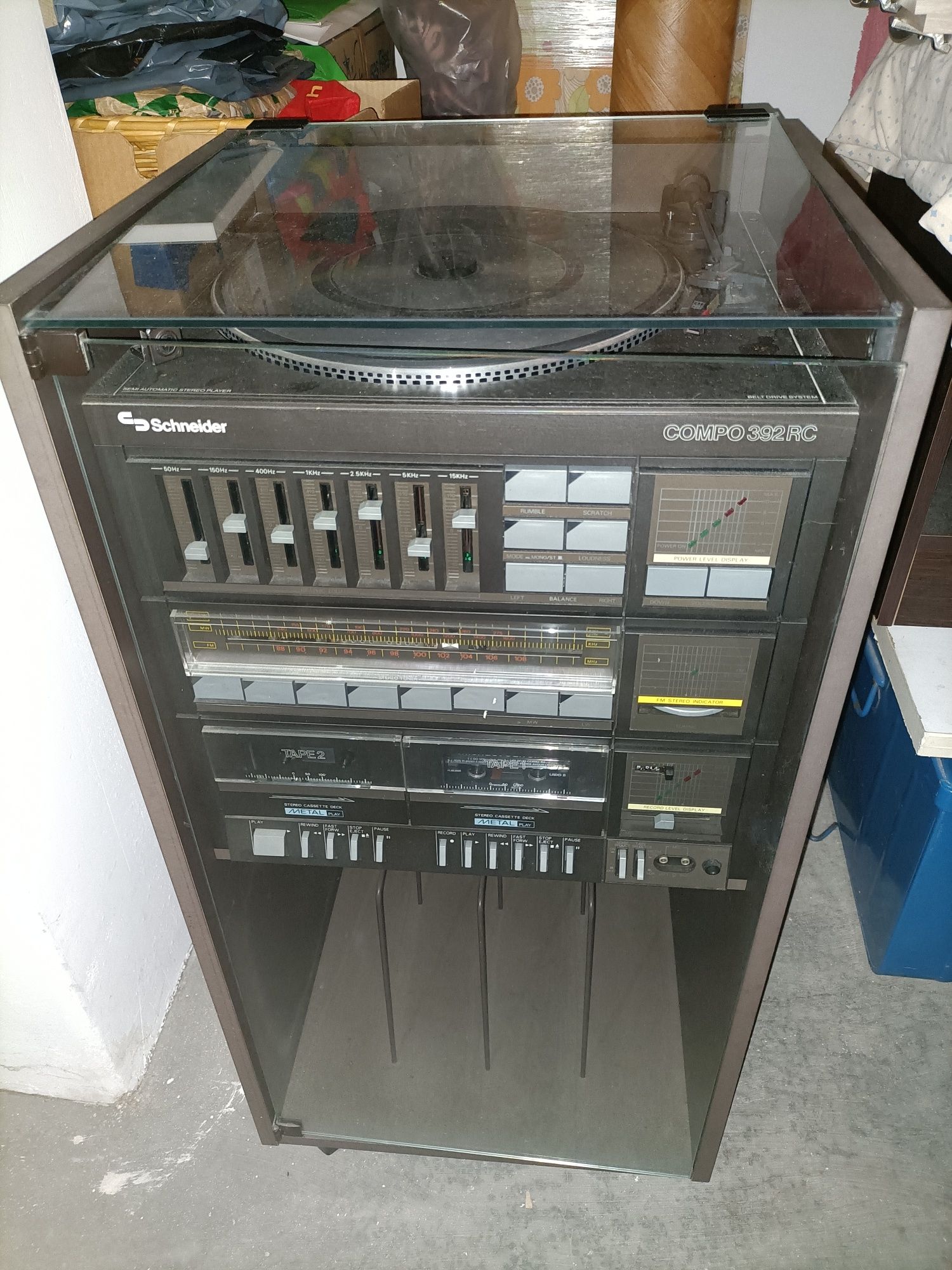 Móvel com gira discos