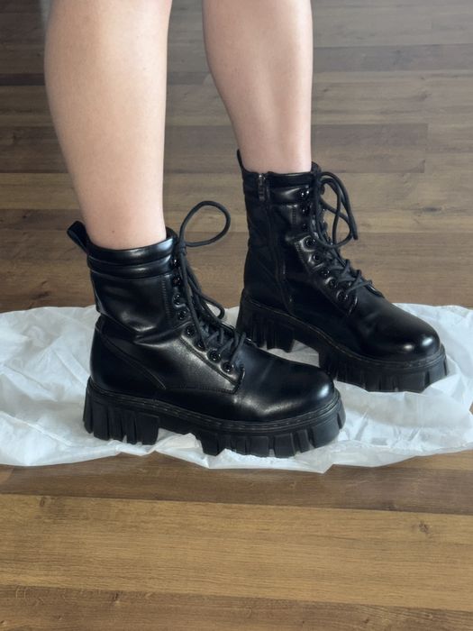 Ботинки жіночі чорні