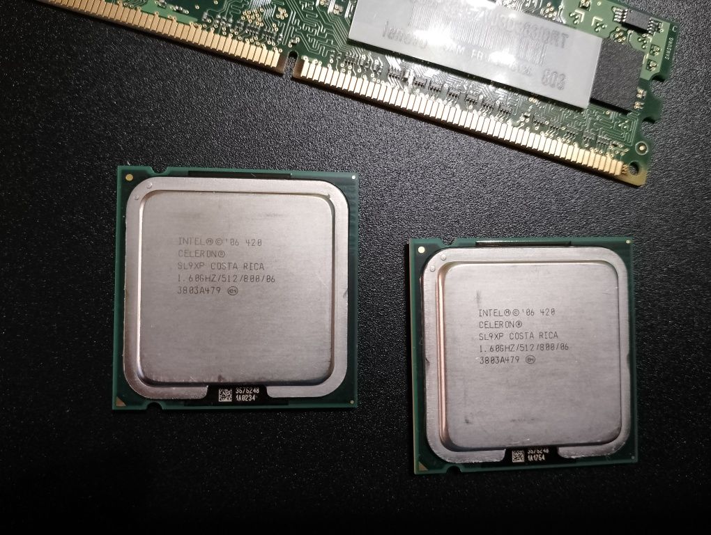 2 x Intel Celeron 420 RAM 2 X 1GB DDR2