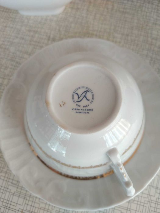 Serviço de chá Vista Alegre original – porcelana fina com dourado