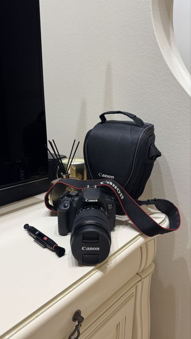 Фотоапарат Canon EOS 700D + об’єктив 18-135mm IS + сумка Canon