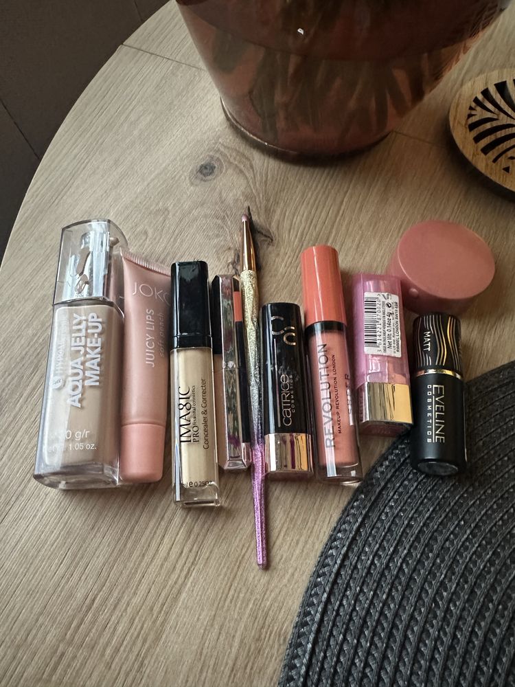 Zestaw kosmetyków Fenty Bell Yoko Bourjois