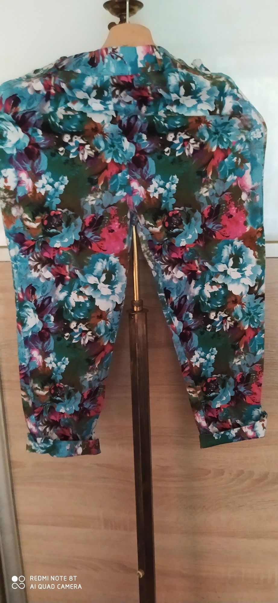 Spodnie w kwiaty Lindy Bop