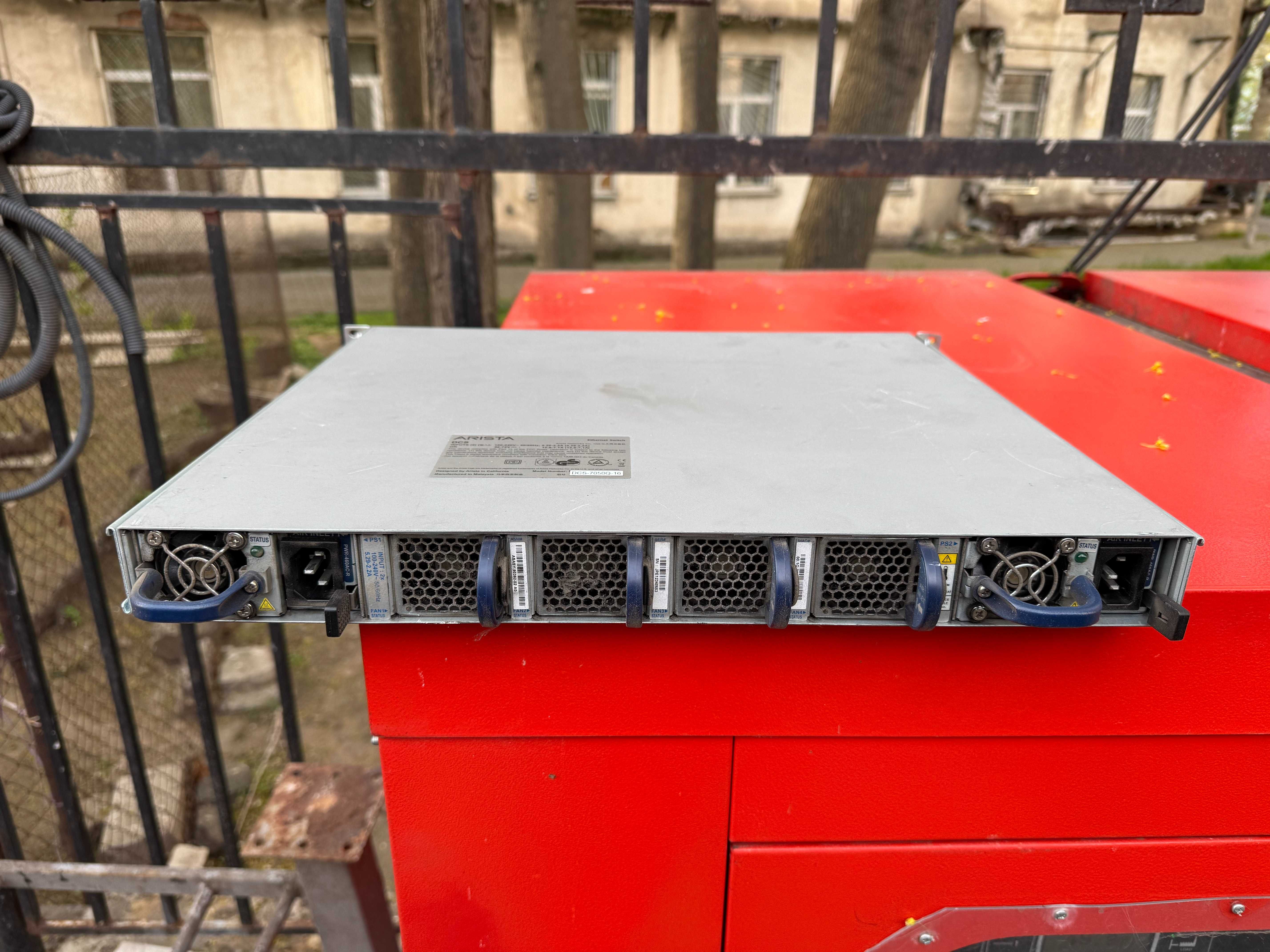 Комутатор Arista 7050, 16x 40GbE QSFP+ & 8x10GbE SFP+