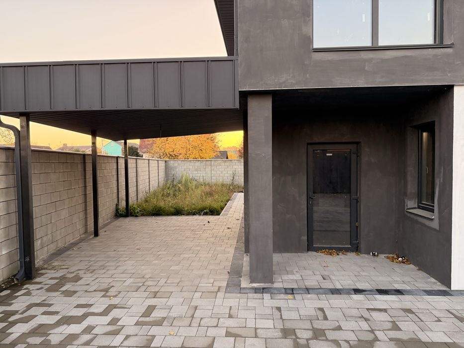 Продаж котеджу у центральній частині міста (Гідропарк)