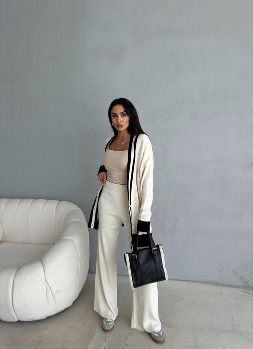 Костюм теплий чорний та молочний