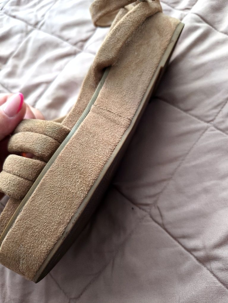 Brązowe zamszowe sandały na platformie ASOS 39