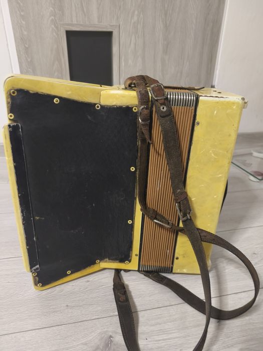 Stary akordeon hohner
