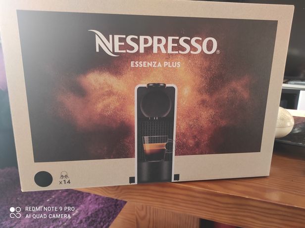 Nespresso máquina de café cinza.