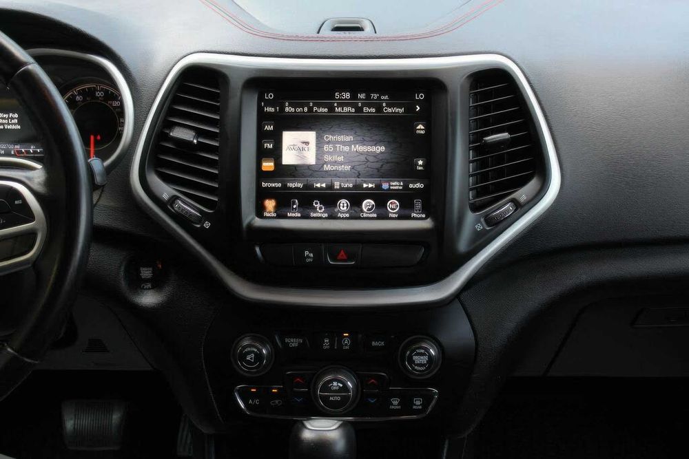 Jeep Cherokee Trailhawk      2018