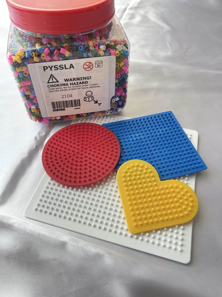 Pixel art Ikea com formas