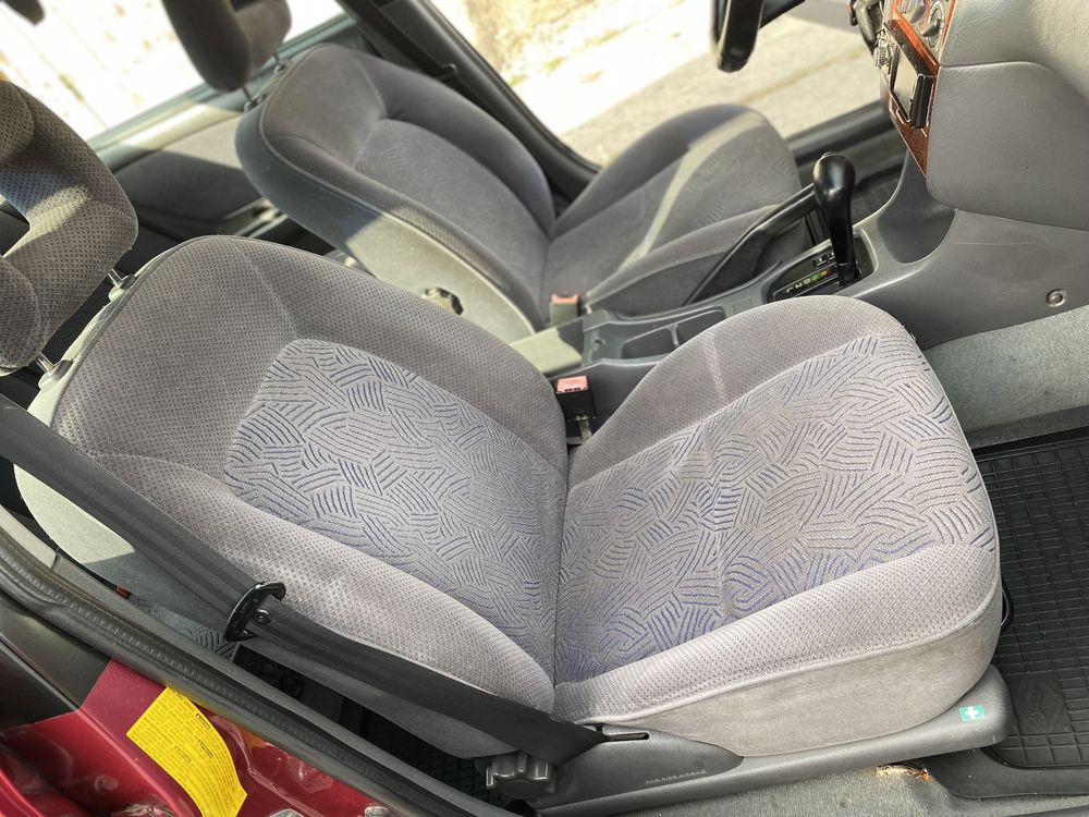 Toyota Avensis 2.0 автомат