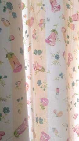 cortinados com motivos florais