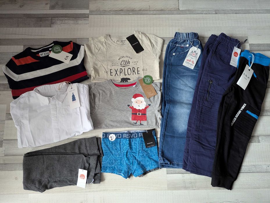 Zestaw dla chłopca Święta r.116 - spodnie, bluzki, sweter, koszula.