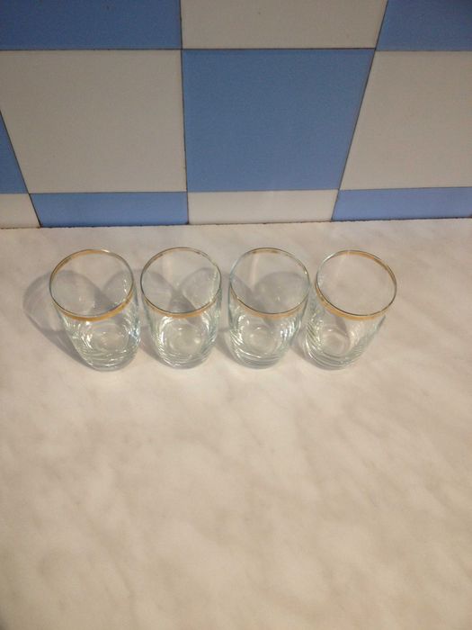 Komplet szklaneczek kieliszków literatek z epoki PRL