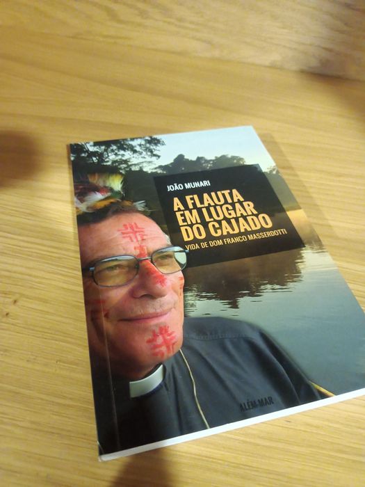 Vendo Livro: A flauta no lugar do cajado