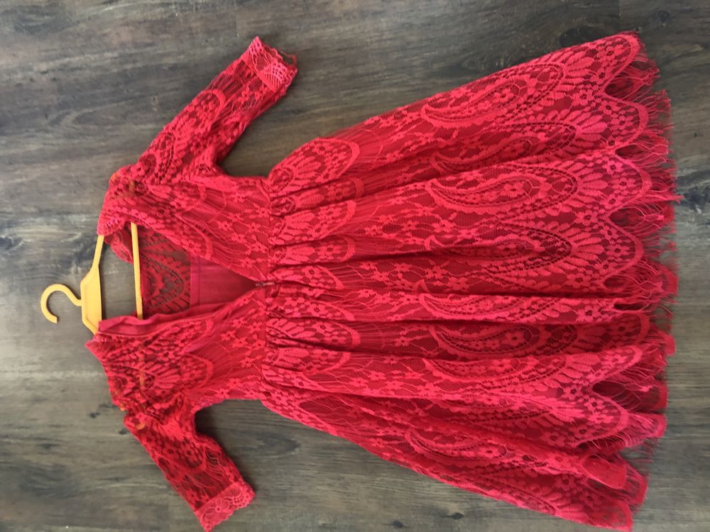Czerwona sukienka r 98
