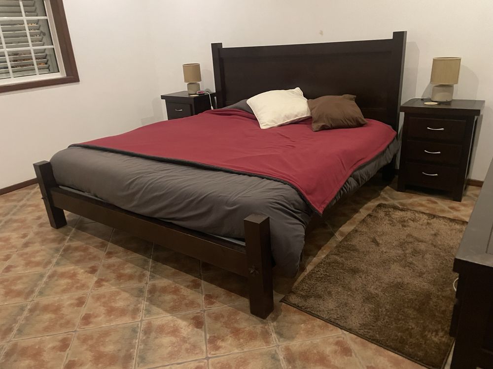 Quarto king size maciço