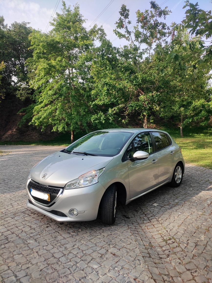 Peugeot 208 Apenas 102.000 km