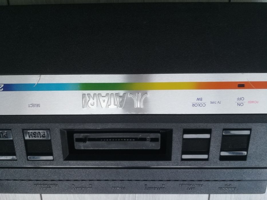 Продам оригінальну ігрову приставку Atari 2600 Junior "Rainbow"