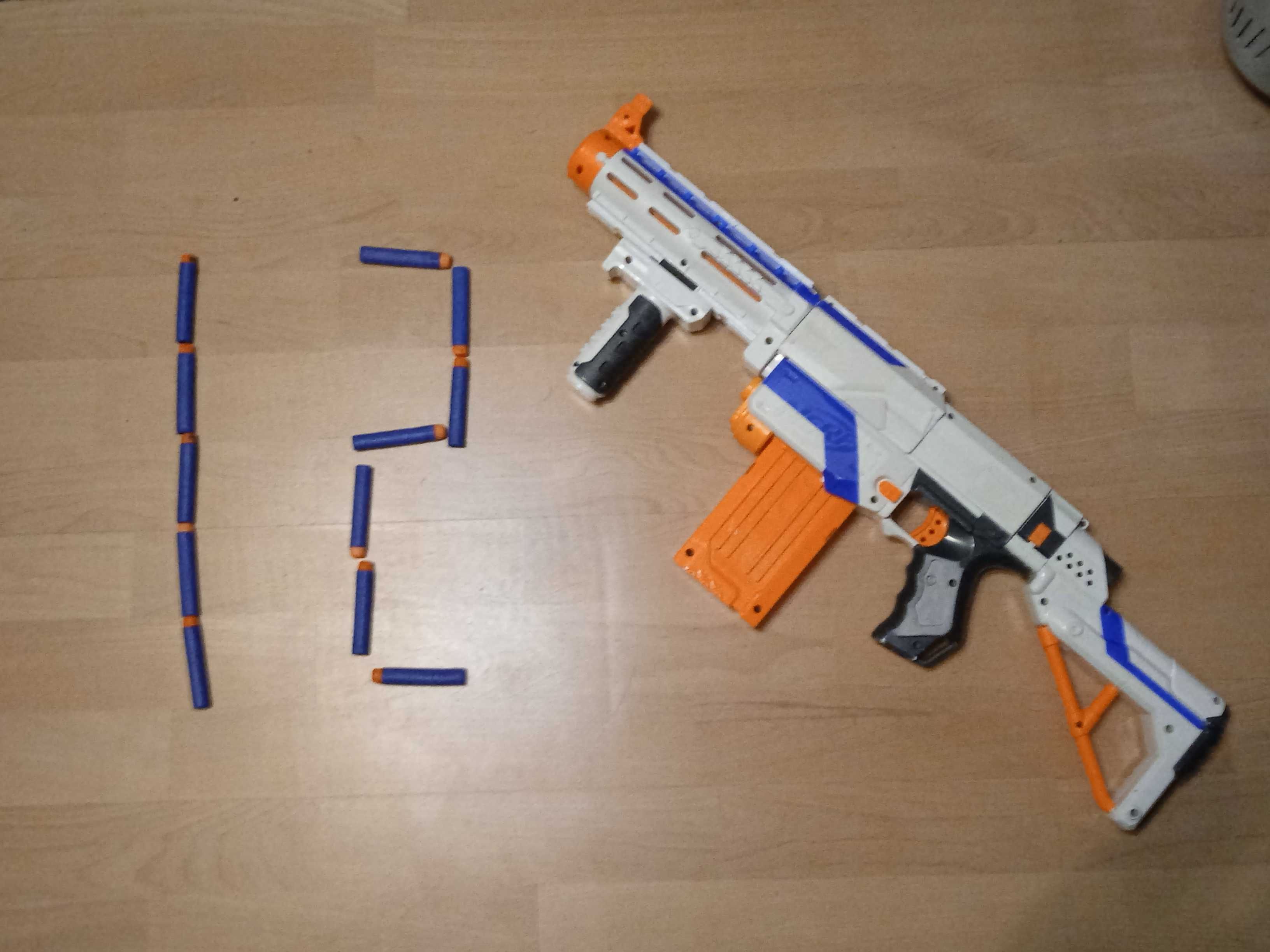 Nerf N-strike Elite Retaliator (biały) + 12 strzałek Elite