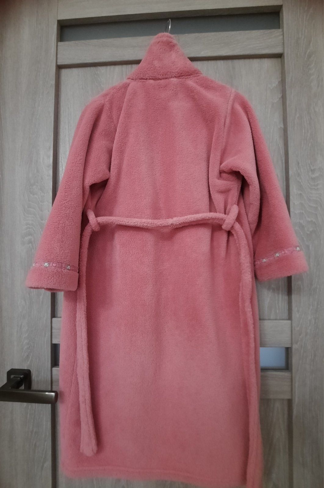 Продам махровий банний халат на дівчинку,на ріст 122-134.Німеччина