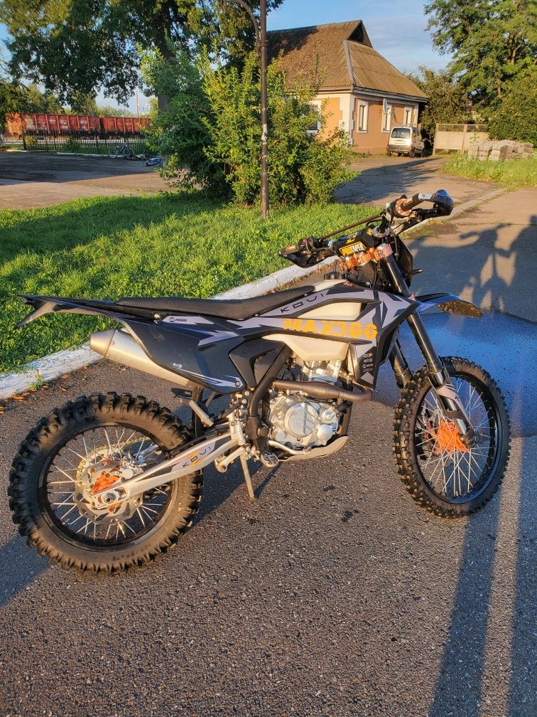Ендуро мотоцикл kovi max 300 на портінгу