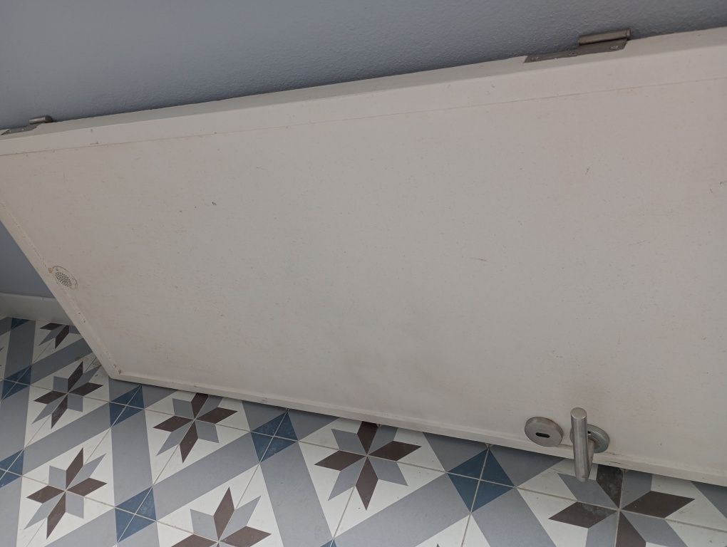 Porta com ferragens 2,09x0,59