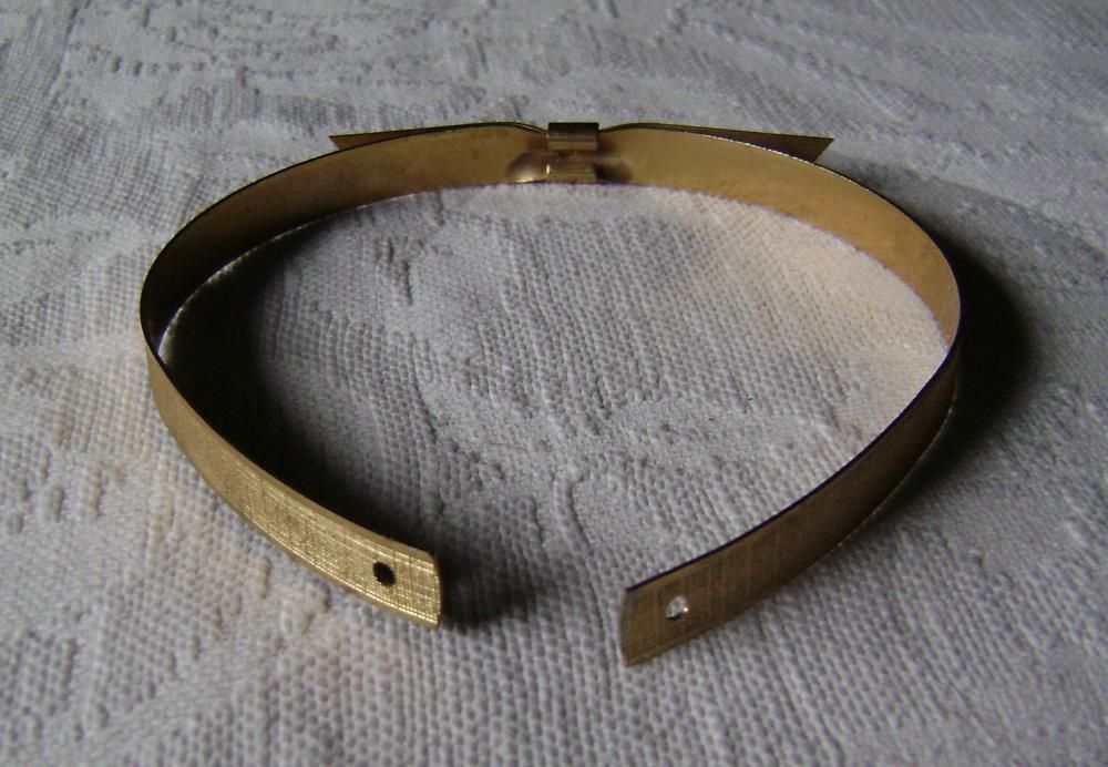 Bandolete em metal - antiga